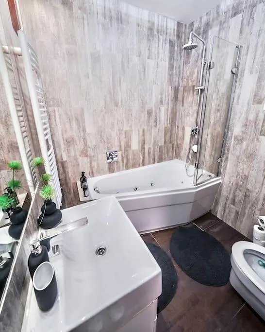 One Bed Apartment At Central Location In Βουδαπέστη 0*,