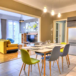 Central Downtown Apartman